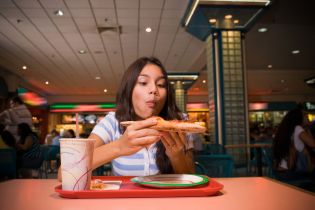 Czy opłaty za korzystanie z posiłków w stołówce szkolnej mają charakter publicznoprawny